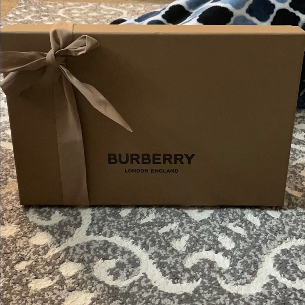 Burberry gift box